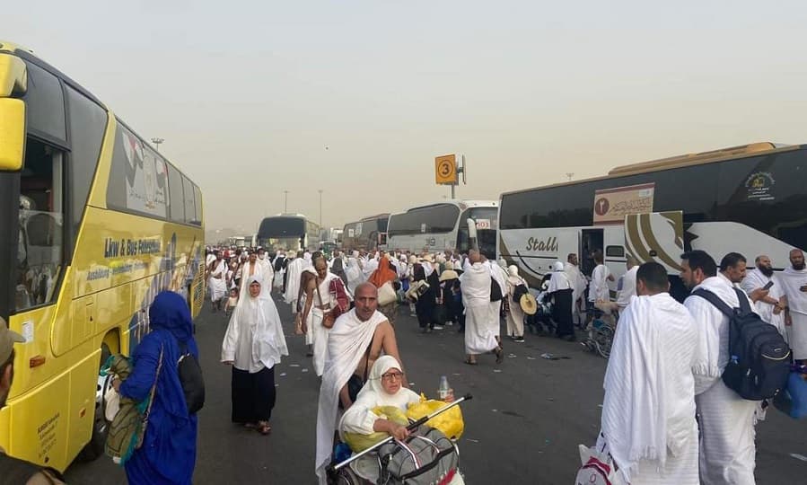 بدء نفرة الحجيج إلى مزدلفة.. 520 أتوبيسا ترافق حجاج السياحة ثم نقلهم إلى مخيمات منى