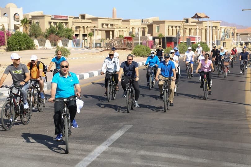 ماراثون بالدراجات في شرم الشيخ احتفالا بيوم السياحة العالمي بمشاركة العناني ووزير الطيران و30 سفيرا