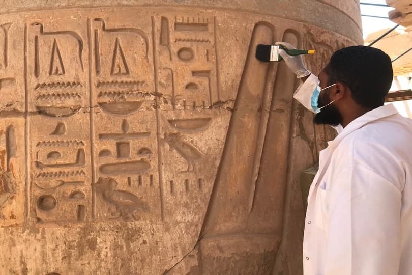 ترميم صالة الأعمدة الكبرى لمعبد الكرنك تمهيدا لتنظيم احتفالية افتتاح طريق الكباش