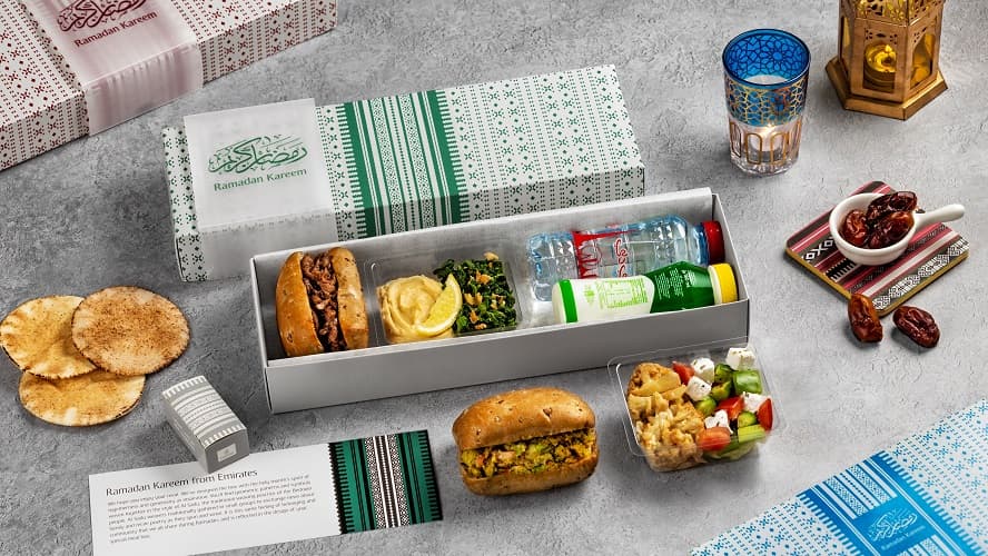طيران الإمارات تقدم وجبات وخدمات خاصة لعملائها خلال شهر رمضان