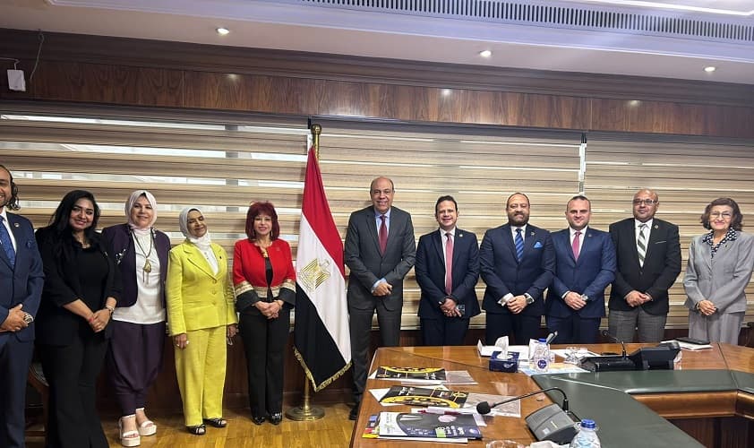 وزير الطيران المدني يبحث مع رئيس اتحاد المستثمرات العرب أوجه التعاون في الاستثمارات بقطاع الطيران