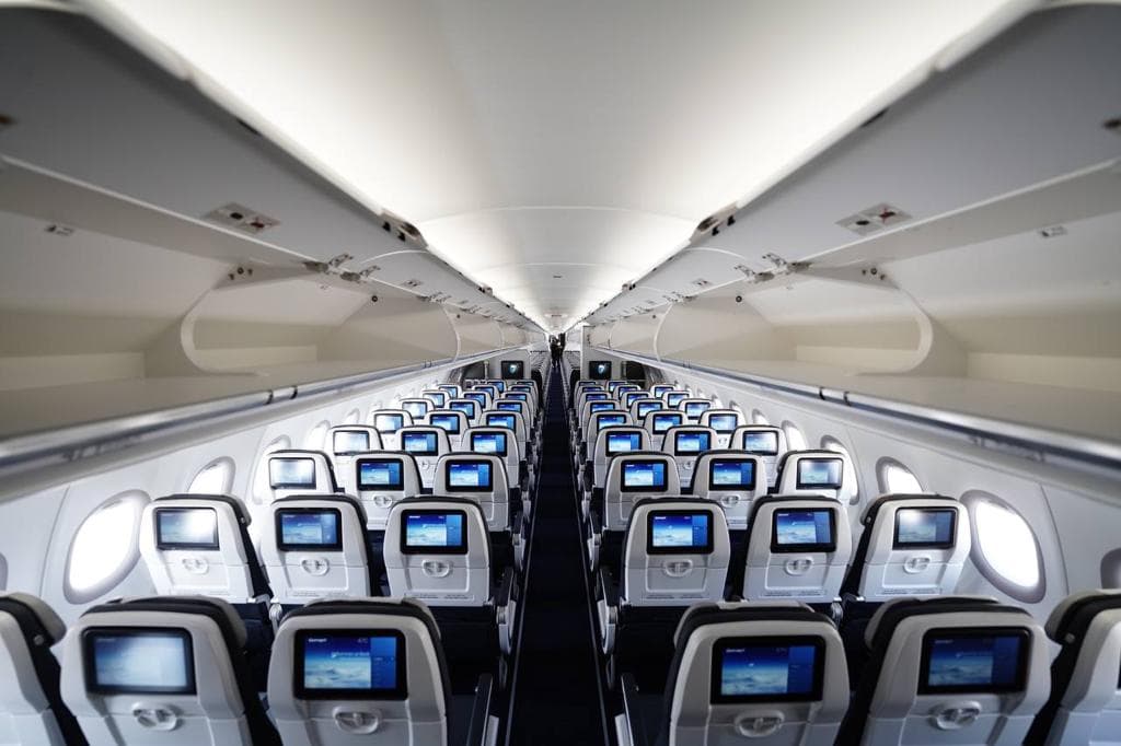 مصر للطيران تشارك في معرض Dubai Airshow 2023 في دبي بالإمارات.. تستعرض طائرتها A321neo