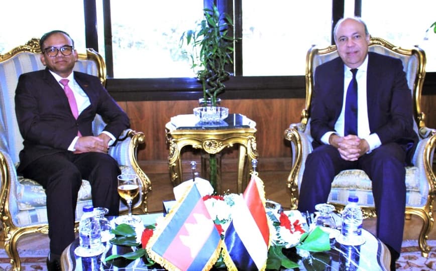وزير الطيران وسفير كمبوديا في مصر يبحثان إمكانية توقيع اتفاقية نقل جوي بين البلدين