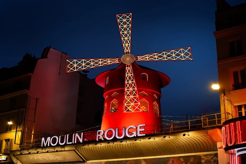 ملهى Moulin Rouge في باريس يتيح للزوار الإقامة في غرفة الطاحونة الحمراء السرية
