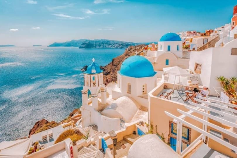 اليونان تعتزم السماح بدخول المسافرين الحاصلين على تطعيم كورونا لأراضيها