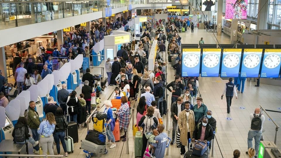 إضرابات شركات الطيران الأوروبية.. تواريخ يجب تجنبها عند السفر خلال موسم الصيف الحالي