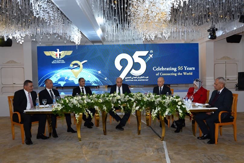 الحفني: جاري دراسة إنشاء مبنى الركاب (4) بمطار القاهرة الدولي.. بالتفاصيل