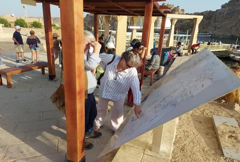 السياحة: الانتهاء من رفع كفاءة خدمات الزائرين في 13 موقعا أثريا ومتحفا بأسوان.. بالصور