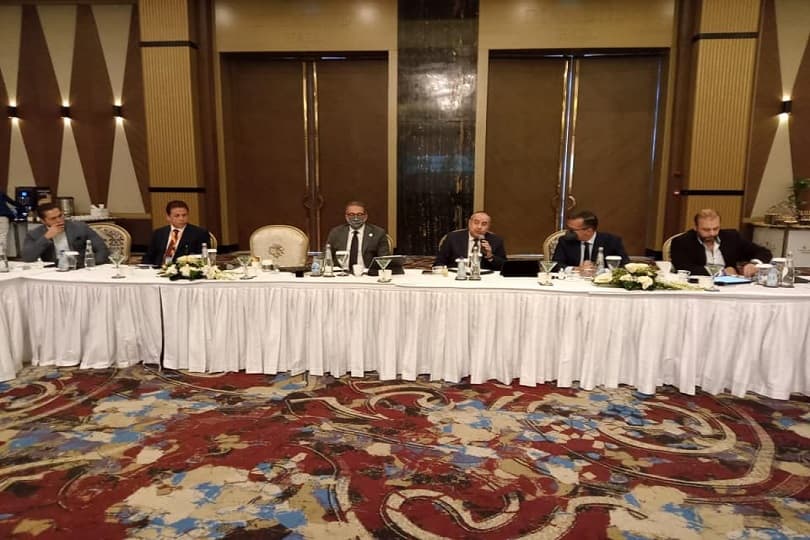 العناني يناقش مع المستثمرين تحويل المركبات السياحية في شرم الشيخ إلى صديقة للبيئة