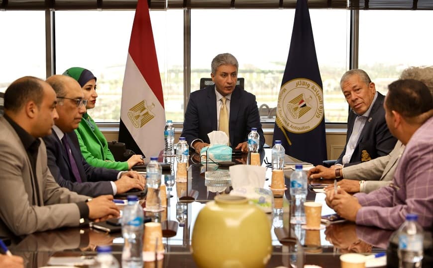 وزير السياحة يناقش مع التحالف الدولي للمصريين بالخارج فرص الترويج للمقصد السياحي المصري