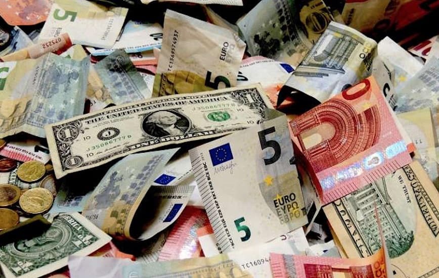 أسعار العملات أمام الجنيه المصري اليوم الأحد 18 إبريل 2021