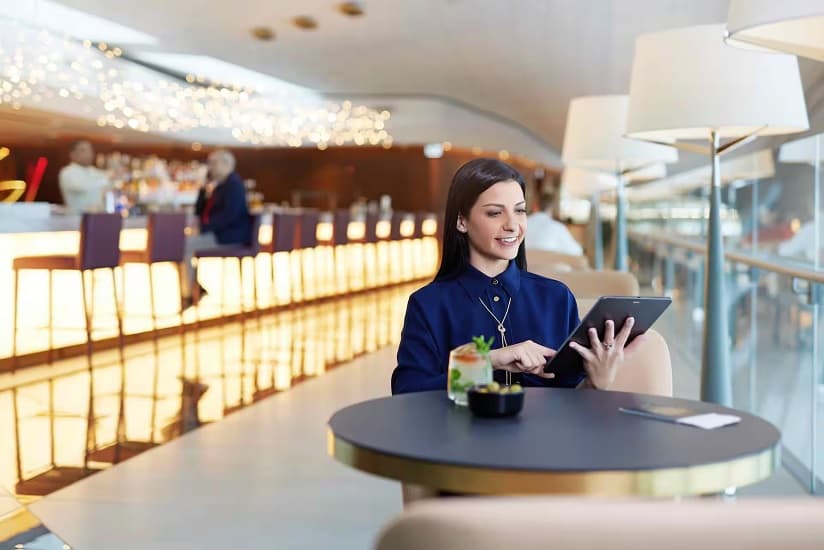 الاتحاد للطيران تتيح لعملائها دفع حجز التذاكر بالعملة المحلية على منصاتها الرقمية