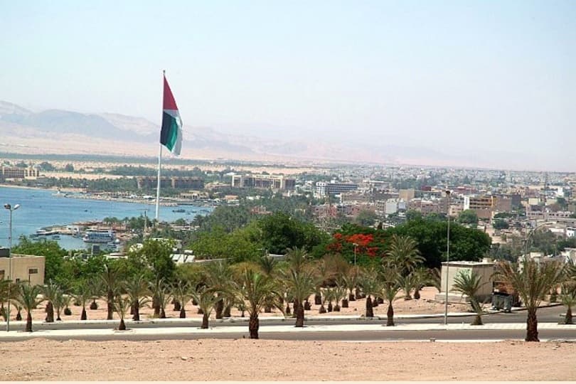 مدينة العقبة بالأردن تستقل أول طائرة شارتر قادمة من بلغاريا على متنها 180 سائحا