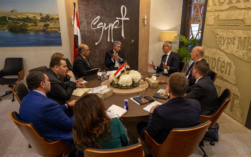 وزير السياحة يلتقي مع منظمي الرحلات في WTM بلندن.. وTUI: الوصول إلى مليون سائح لمصر بنهاية 2024