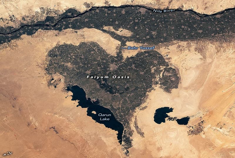 رواد الفضاء يكشفون عن واحة قديمة في مصر على شكل قلب تزامنا مع عيد الحب.. صور