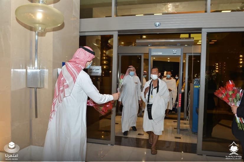 المعتمرون من باكستان وإندونيسيا يخضعون للعزل الصحي 3 أيام في مكة قبل مناسك العمرة.. صور