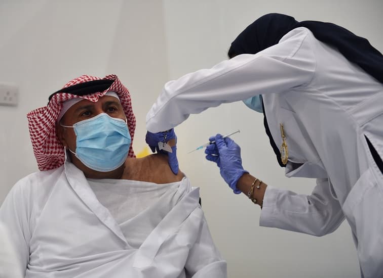 "الصحة السعودية": 300 ألف شخص سجلوا في تطبيق (صحتي) للحصول على لقاح كورونا