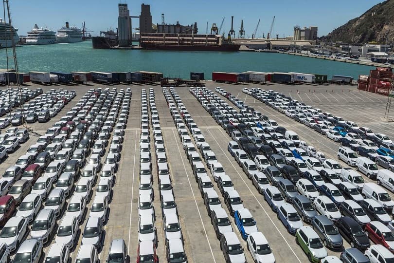 إعفاء السيارات المستوردة للسياحة بشكل كامل من الضريبة الجمركية باستثناء الليموزين