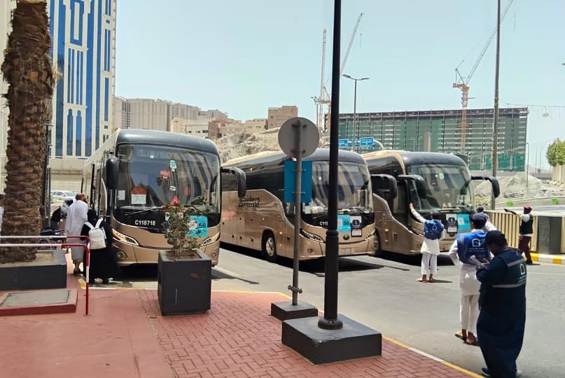 1200 حافلة سعودية حديثة ومجهزة تنقل حجاج السياحة المصريين إلى صعيد عرفات.. بالتفاصيل والصور