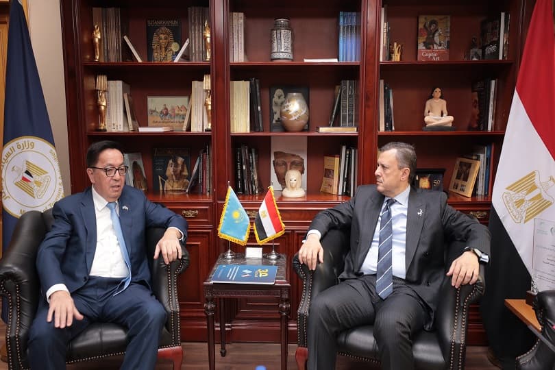 وزير السياحة يبحث مع السفير الكازاخي توسيع الترويج السياحي لمصر في كازاخستان