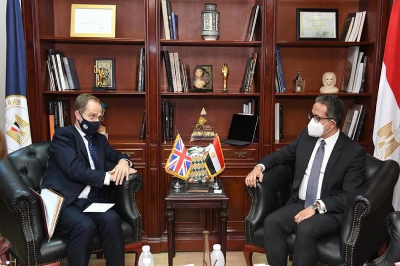 مصر وبريطانيا تبحثان دفع الحركة السياحية وتوقيع اتفاقية استرداد الآثار المسروقة والمهربة