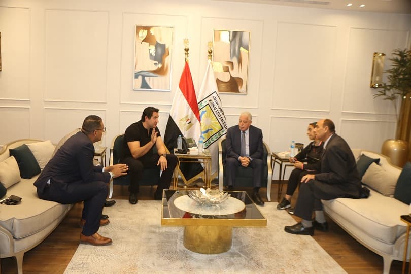 محافظ جنوب سيناء يبحث زيادة السياحة الوافدة من إيطاليا والطيران الإيطالي لشرم الشيخ