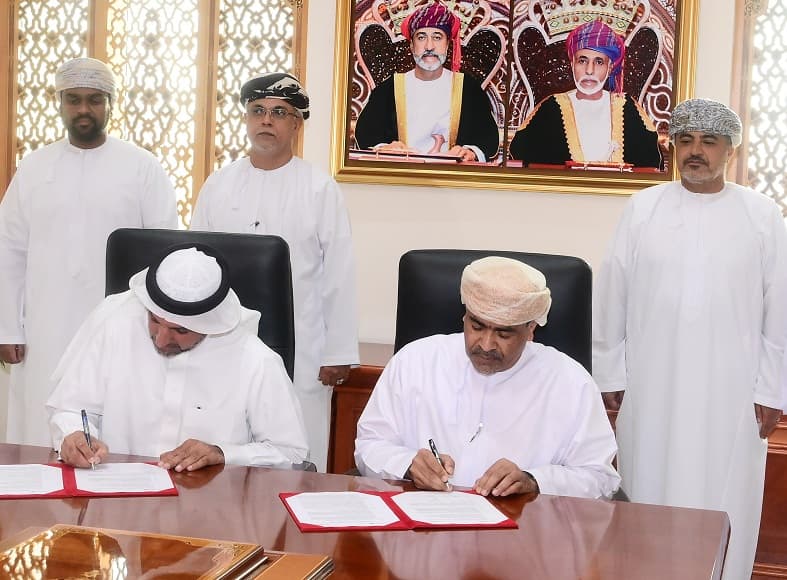 الطيران العماني وطيران السلام تتفقان على تنفيذ إستراتيجية تجارية مشتركة بقطاع النقل الجوي