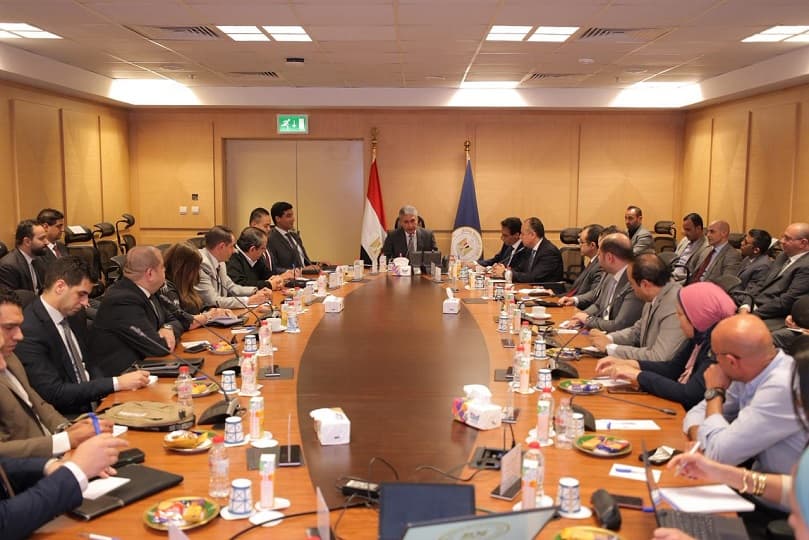 فتحي يتابع تطور العمل بالمنظومة الجديدة للتأشيرة السياحية عند الوصول استعدادا للتشغيل التجريبي