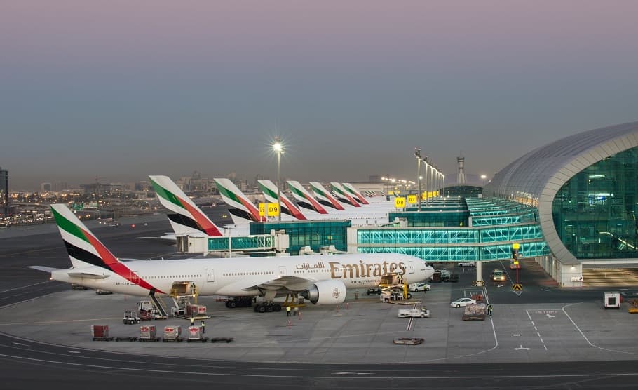 مطارات دبي تلزم القادمين بتحميل تطبيق Covid-19 DXB Smart قبل السفر