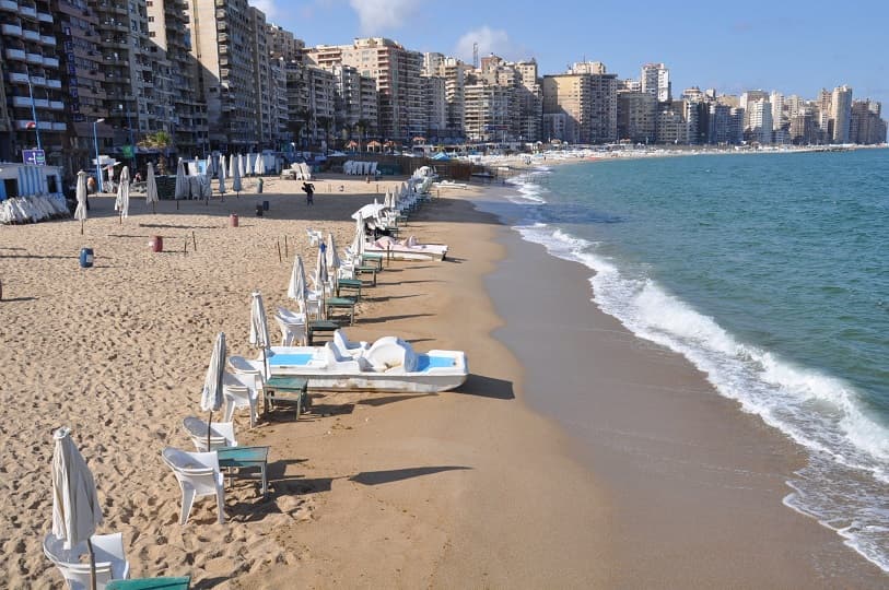 إعادة فتح الشواطئ العامة بدءا من اليوم بإجراءات احترازية مشددة.. تعرف عليها