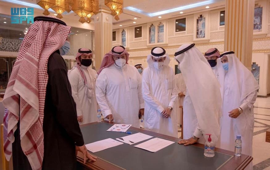 نائب وزير الحج والعمرة يتفقد توقيع عقود التأسيس الخاصة بشركات أرباب الطوائف