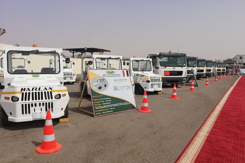 وزير الطيران يتفقد أحدث معدات شركة خدمات الطيران بمطار القاهرة الدولي