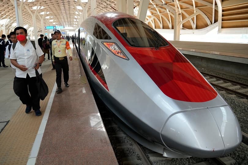 إندونيسيا تطلق أول قطار فائق السرعة في جنوب شرق آسيا.. تفاصيل