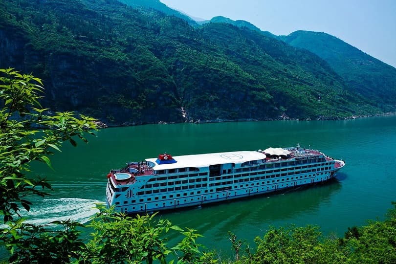 وزير السياحة يبحث مع شركة Yangtze Cruises الصينية للسفن السياحية تشغيل فنادق عائمة في مصر