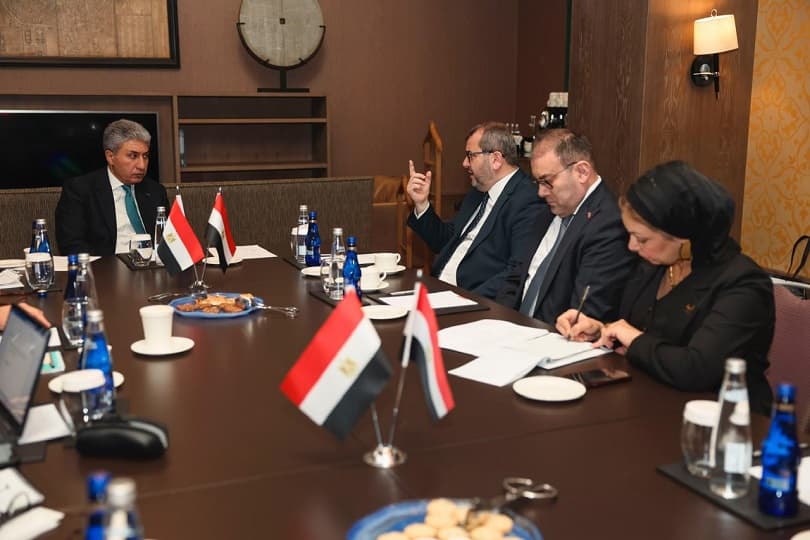 وزير السياحة يبحث مع شركات الطيران التركية إمكانية تسيير رحلات إلى الأقصر وأسوان خلال الصيف