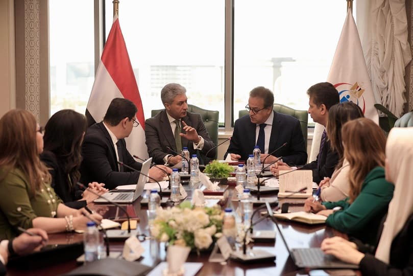 وزيرا السياحة والصحة يتفقان على تطوير الخدمات الطبية للسائحين في المدن السياحية والفنادق.. بالتفاصيل
