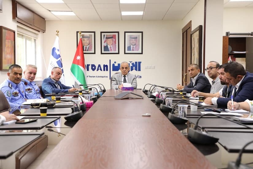 "السياحة" الأردنية تبحث تسهيل إجراءات استقبال وخروج المجموعات السياحية عبر مطار عمان