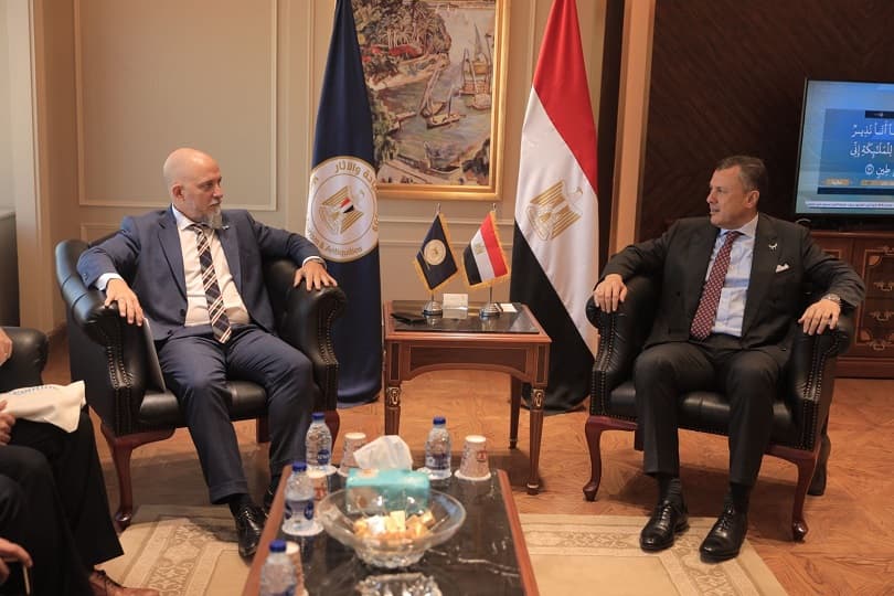 وزير السياحة يناقش مع سفير الأرجنتين مقترح مشاركة مصر في أحد المعارض السياحية بها