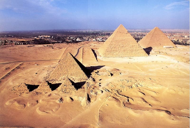 ناشيونال جيوجرافيك ترافيلر: أهرامات الجيزة ضمن أبرز 7 مواقع أثرية عالميا يجب زيارتها