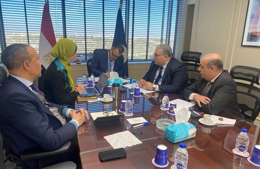 وزير السياحة يناقش مواد مسودة اللائحة التنفيذية لقانون إنشاء الغرف السياحية استعدادا لإصدارها