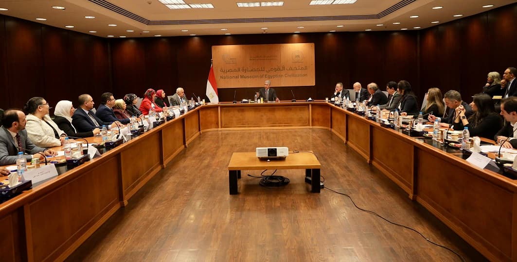 فتحي يناقش مع عمداء كليات السياحة والفنادق في مصر تطوير التعليم والتدريب واحتياجات سوق العمل