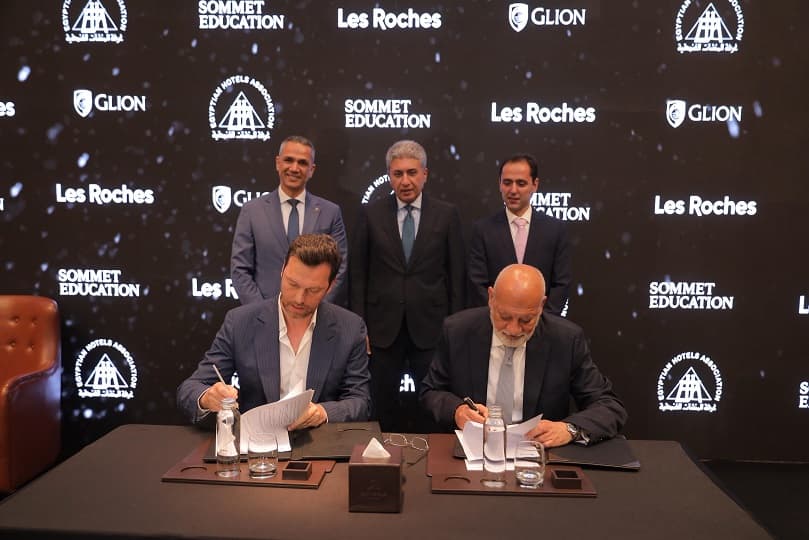 وزير السياحة يشهد توقيع بروتوكولات تعاون بين غرفة الفنادق وشركات عالمية للتدريب الرقمي