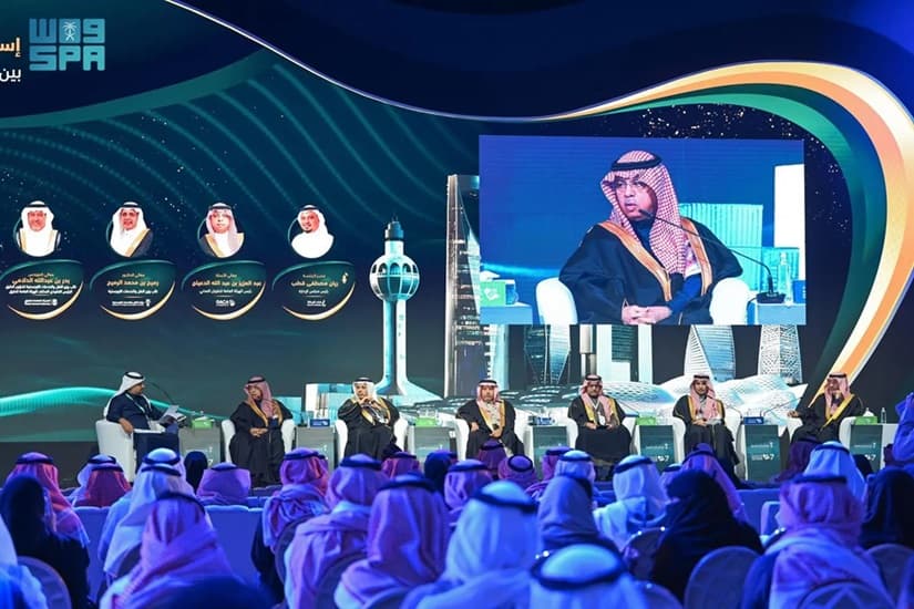 السعودية تطرح 4 مطارات للقطاع الخاص.. وحصول مطار أبها على 100 عرض