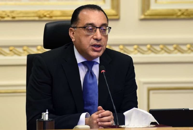 رئيس الوزراء يناقش مخطط طرح الأراضي التابعة لوزارة الطيران على المستثمرين