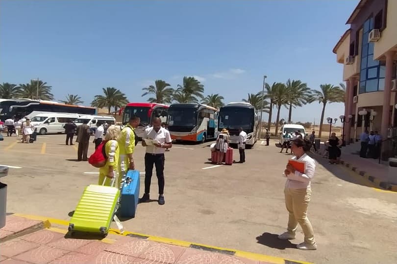 مطار مرسى مطروح يستقبل 83 رحلة شارتر على متنها 14 ألف سائح منذ نهاية مايو وحتى الآن