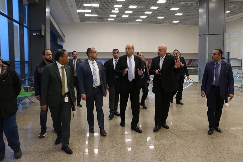 وزير الطيران يتفقد مطار سفنكس لمتابعة الخدمات استعدادا لافتتاح المتحف المصري الكبير