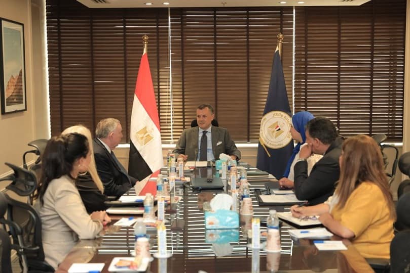 عيسى يبحث مع رئيس مركز جون كيندي للفنون المسرحية دعم علاقات التعاون السياحي الثقافي