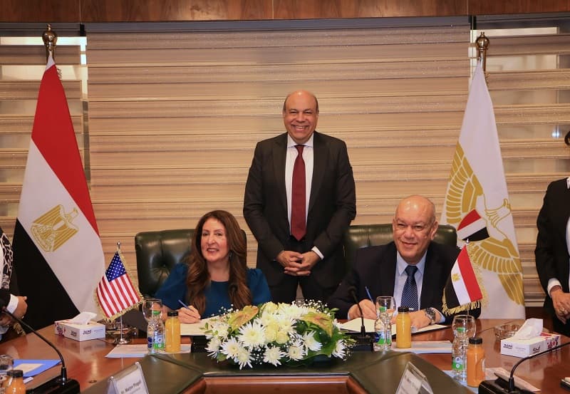 توقيع مذكرة تفاهم بين مصر والولايات المتحدة الأمريكية لتعزيز منظومة أمن الطيران بمطار القاهرة الدولي