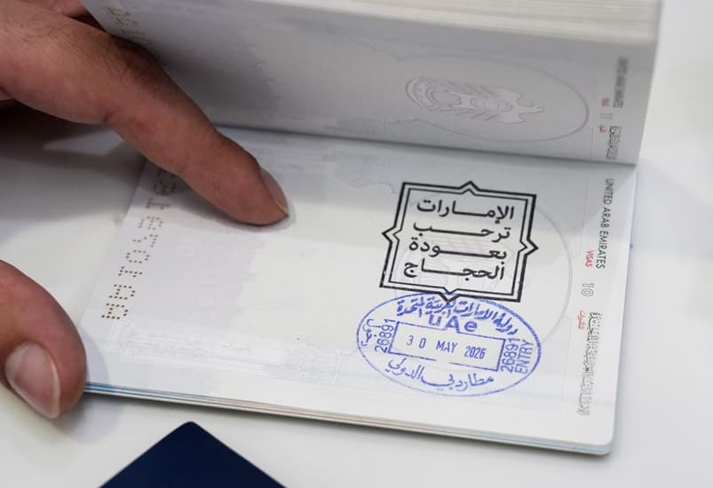 مطارات دبي تستقبل الحجاج العائدين إلى الإمارات بختم ترحيبي خاص