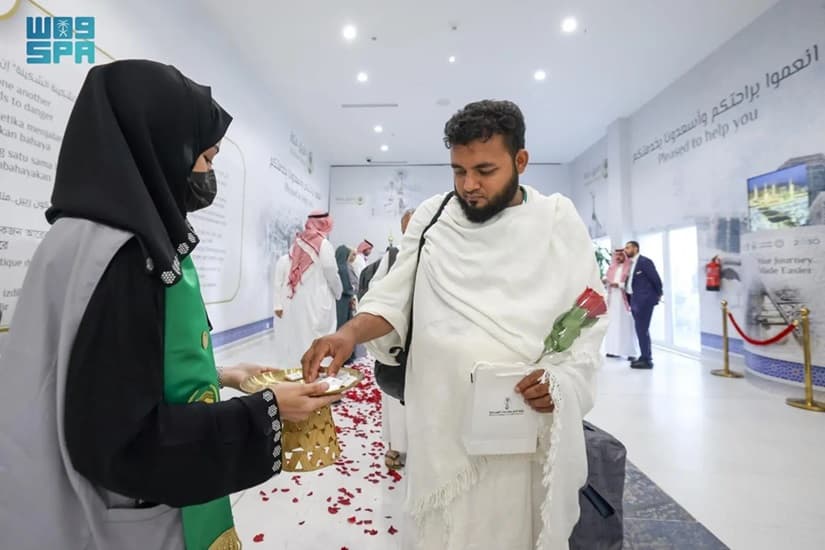 انطلاق موسم حج 1446هـ بوصول أولى الرحلات إلى مطاري جدة والمدينة المنورة من بنجلادش والهند